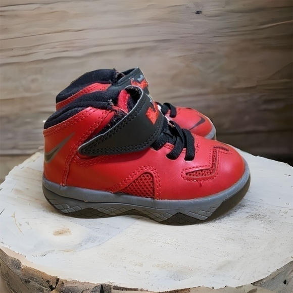 Nike Soldier 7 Lebron Leather Sneakers Red Sz 6 - Picture 1 of 11